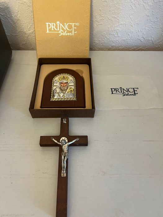 Iconita argintata Sf.Nicolae 9,5x7,5cm si  Crucifix 13x7cm , Noi