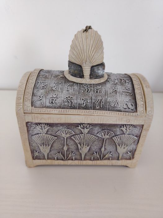 Египетска кутия за бижута.