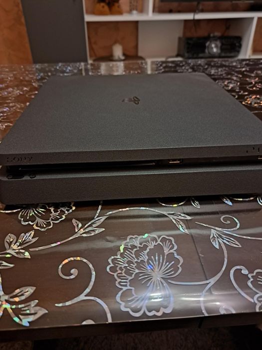 Playstation 4 slim 1TB. + 9 Игри