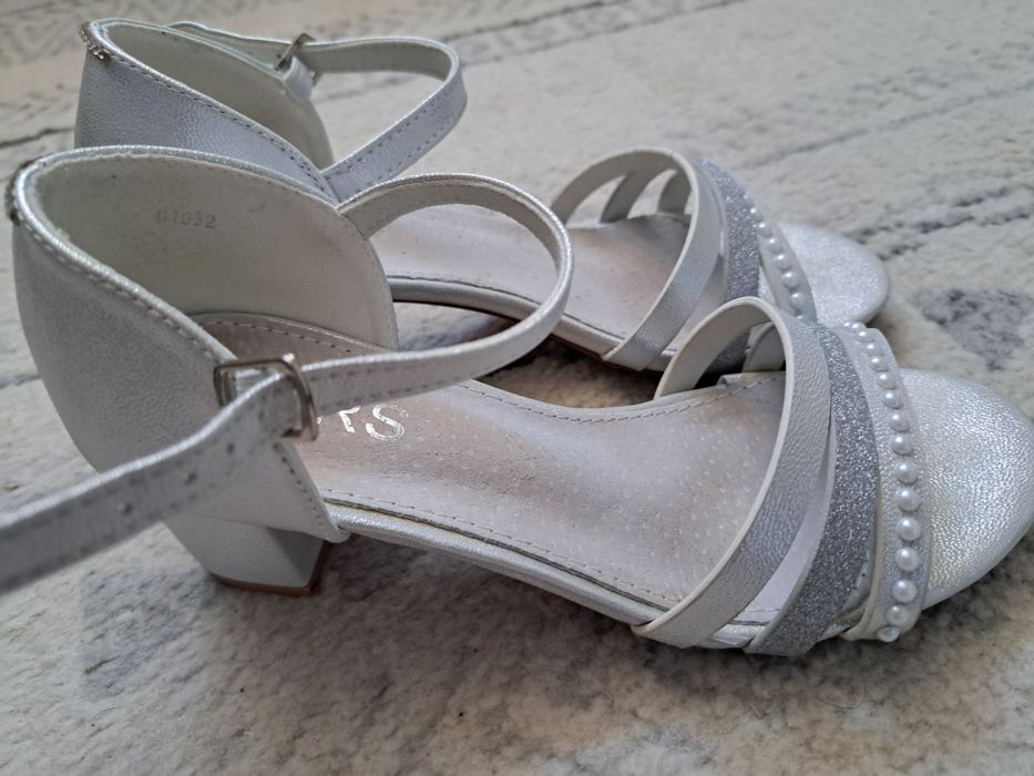 Sandale  de ocazie