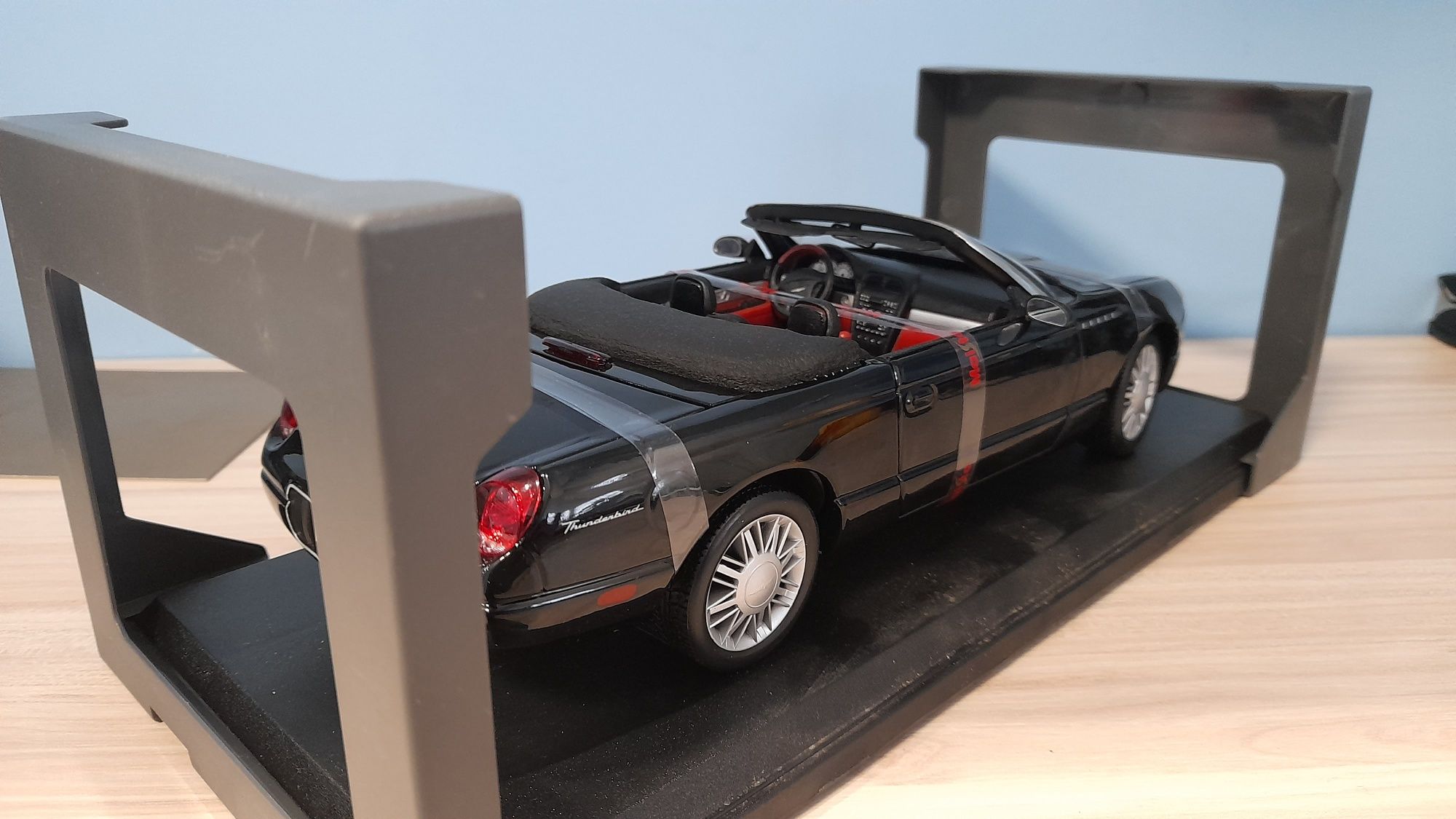 Ford thunderbird 1:18 Maisto