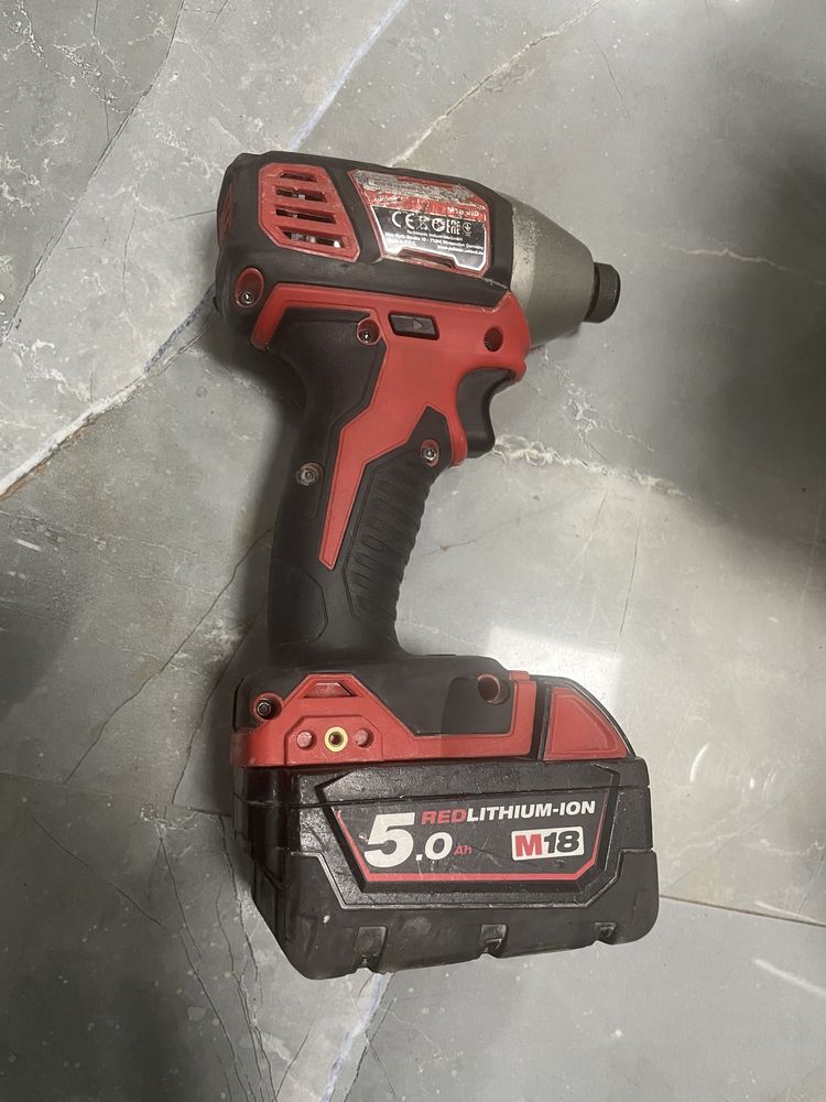 Milwaukee M18 BID-Импакт винтоверт