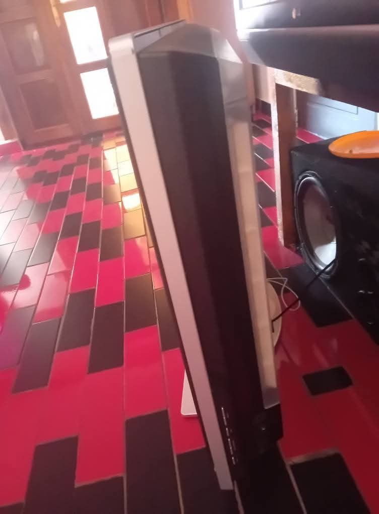Plasmă Philips cu leduri în spate