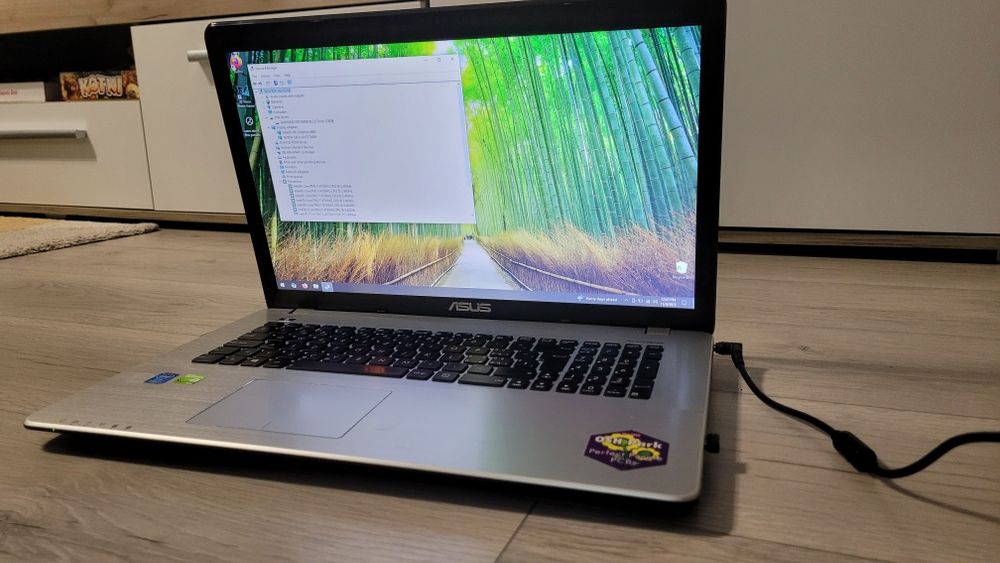 Laptop Asus X750J i7 4700HQ / 16 GB / 128 SSD / GeForce GT 740M - 17.3