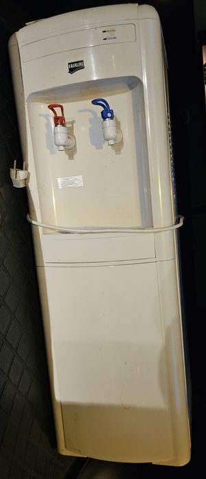 Dozator de apă rece si caldă