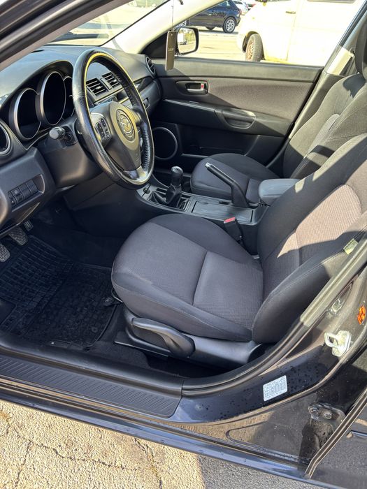 Мазда 3 1.6 добро състояни