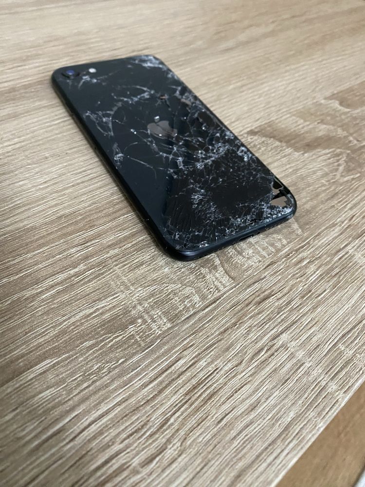 iPhone se 2020 за части