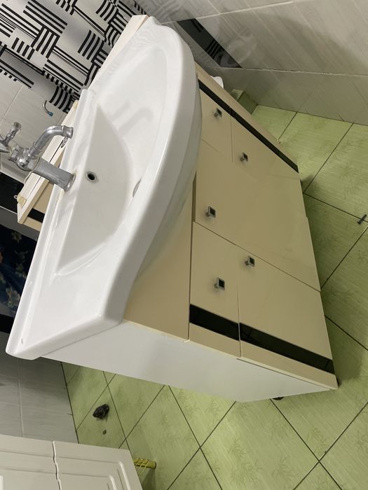 Раковина с тумбой