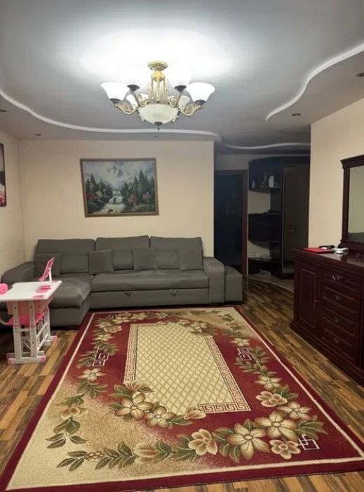 Срочно Продаётся Бобура 3/3/4 с мебелью техникой ремонт хороший !