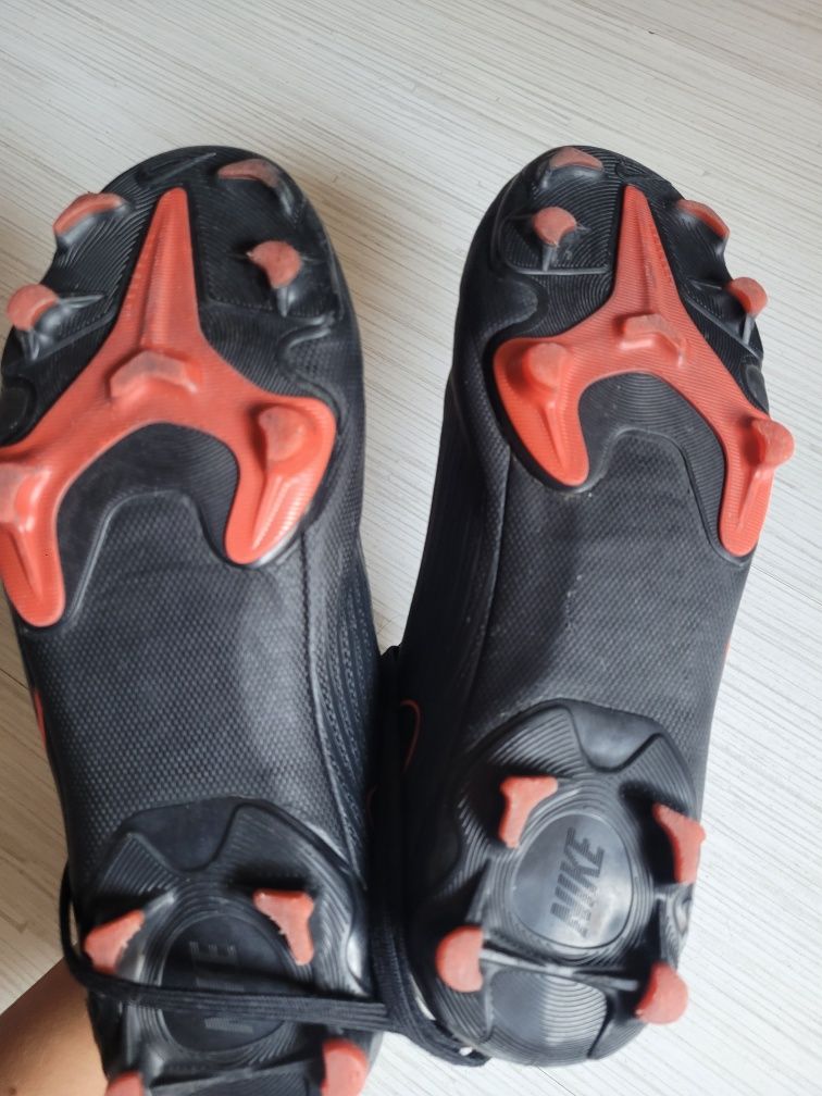 Бутонки  Nike и футболни обувки Adidas- 38 номер, момче