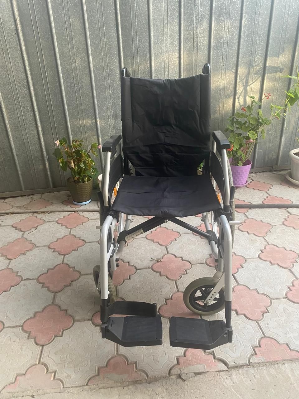 Продам инвалидную коляску