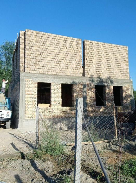 Loy blok mustahkam pishiq gisht sotiladi