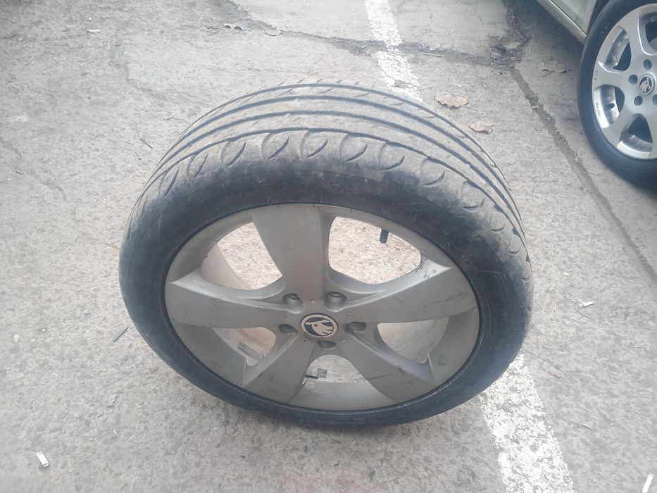 Vând 4 roți Skoda r 17