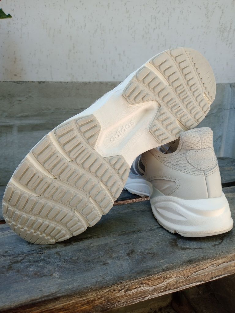 Маратонки Adidas номер 40 1/2