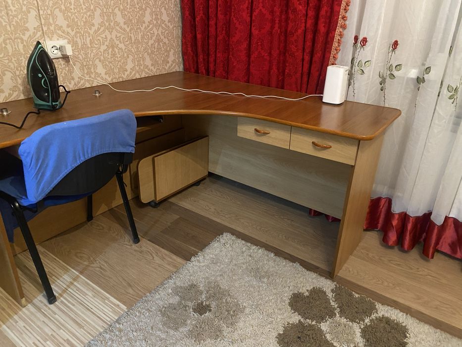 Компьютерный и письменный стол