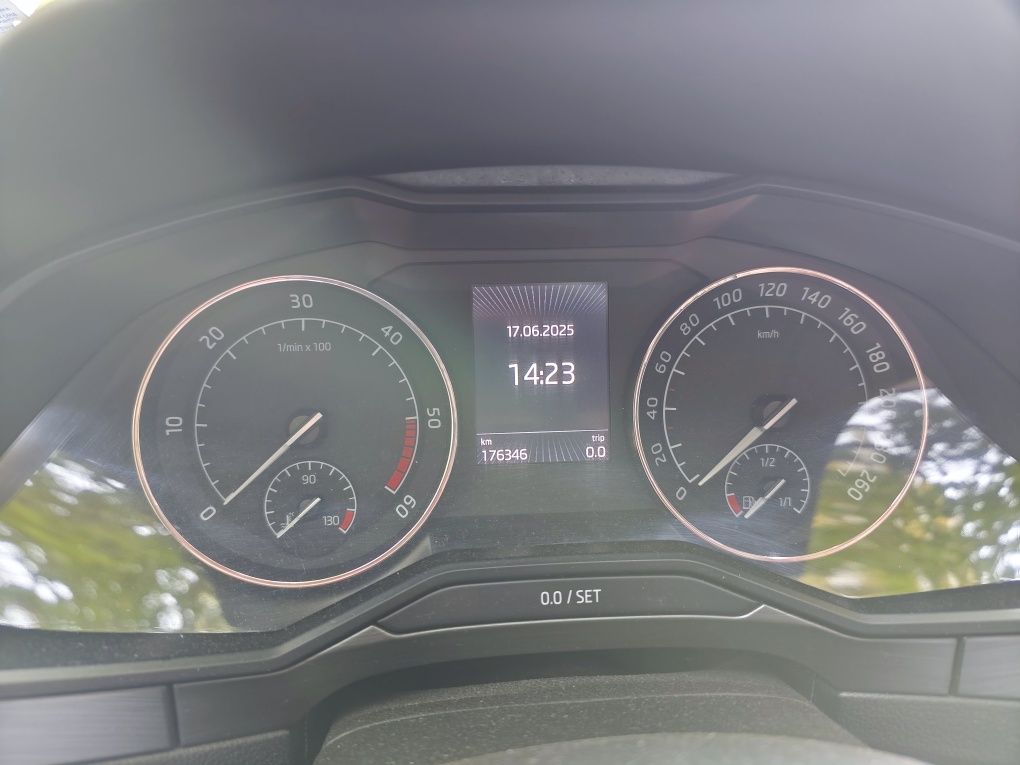 Škoda Superb Combi 2.0 TDI / 150 к.с. / 6 ск. / 2016 г. / Кожен салон