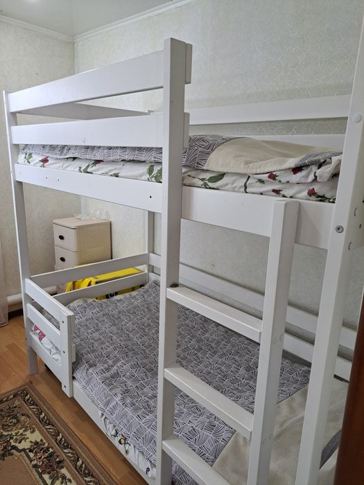 Продам двуъярусную кровать