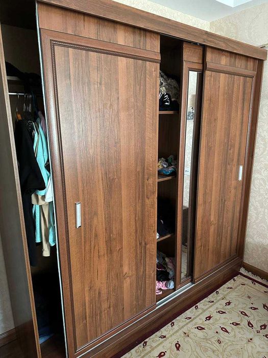 продам шкаф большой 3 секции