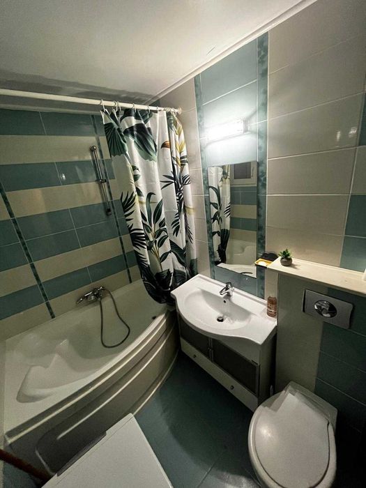 PF. Închiriez apartament 3 camere Nicolina