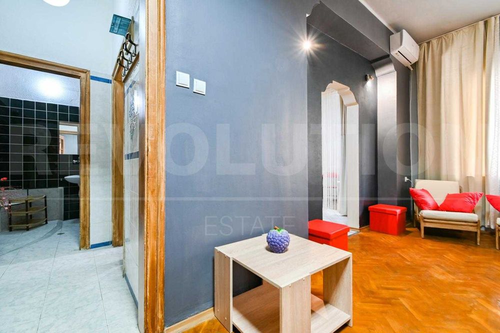 Продава се Двустаен апартамент в София, Център - 60 кв.м за 5834 €/кв.м - Снимка #3