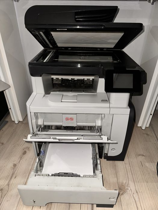 Принтер HP LaserJet Pro MFP M521dn