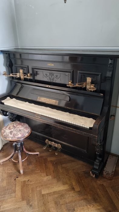 Pianina vintage Lubitz