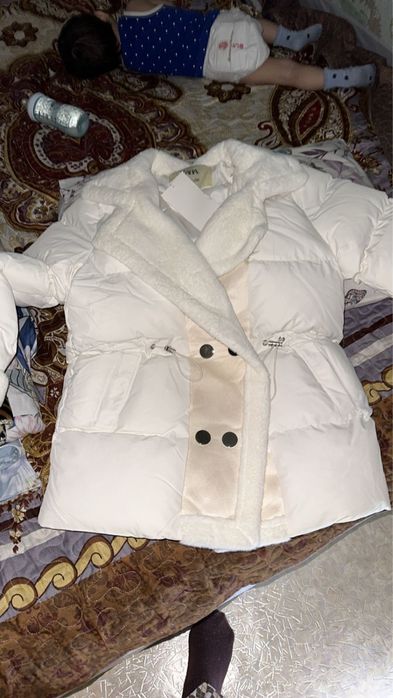 Куртка от ZARA новый