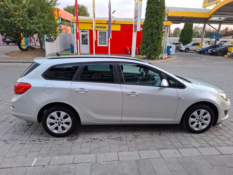 Vând Opel Astra J Sports Tourer 2015