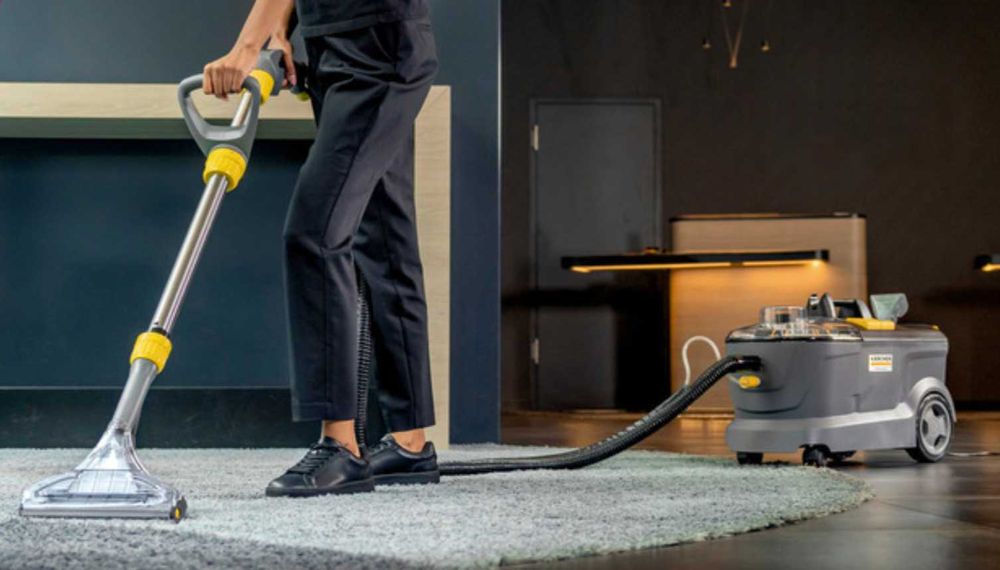 Inchiriez aspirator profesional Karcher injectie-extractie