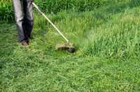 Косене на трева с бензинов тример за Елин Пелин околието