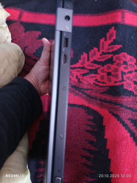 Vând laptop marca Dell