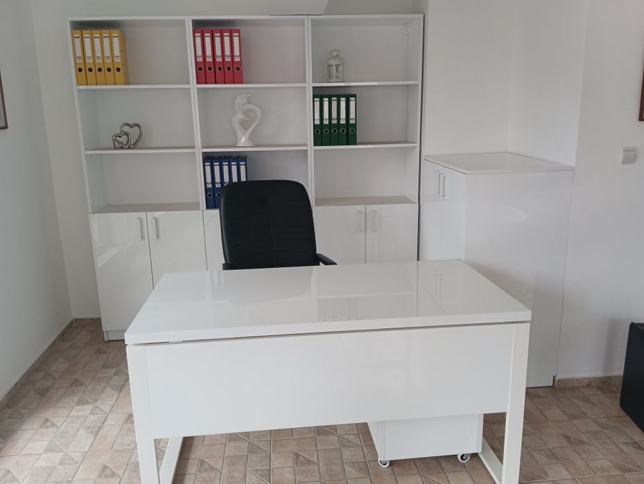 Офис мебели бели