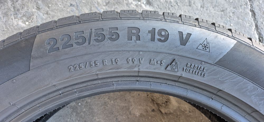 4 anvelope iarna Continental 225/55/19.Pretul este pe bucata