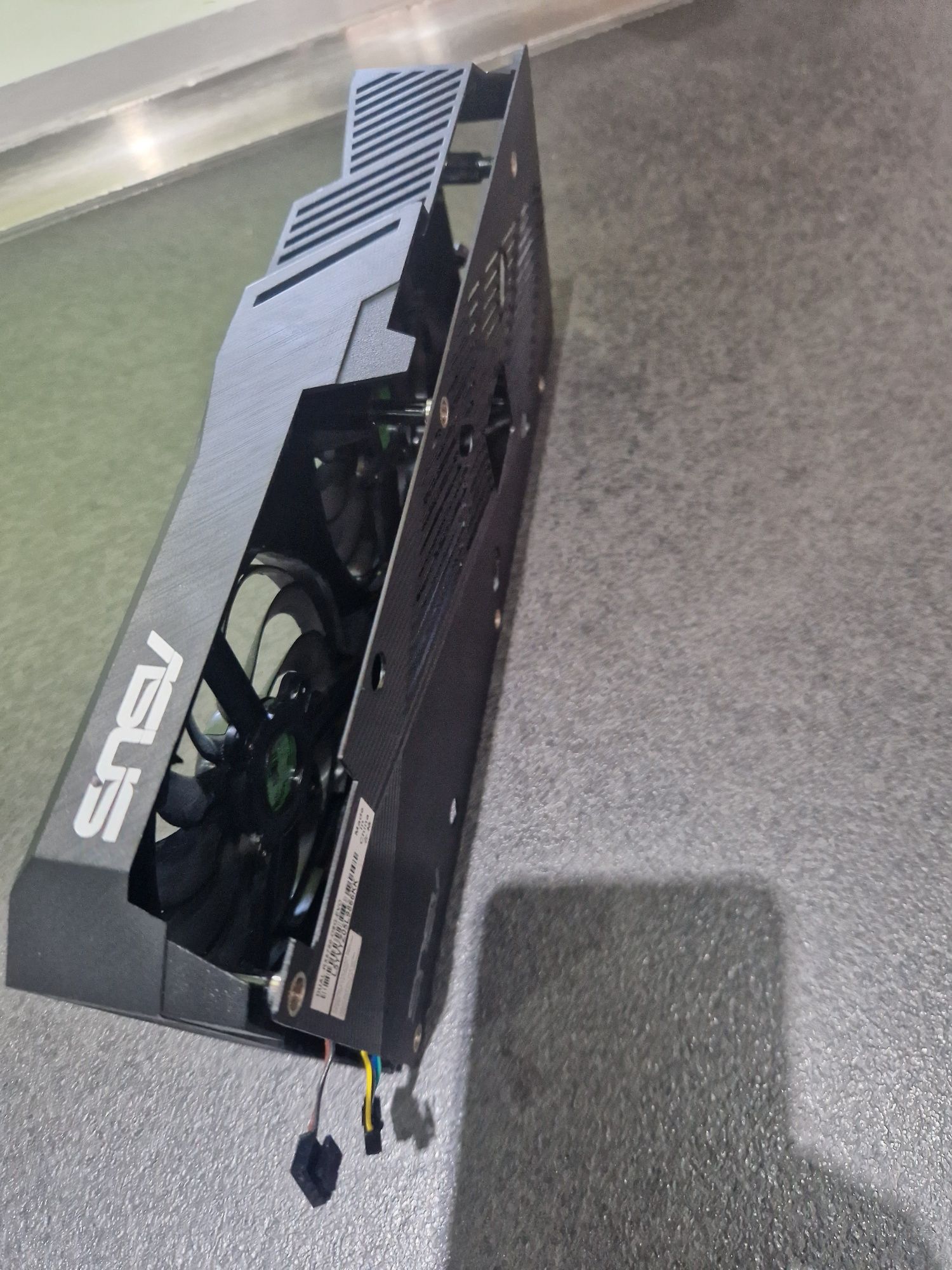 Carcasa cu ventilatoare rx  5700 asus