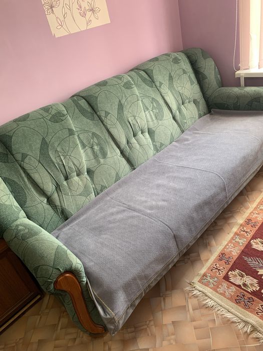 Продаю б/у диван ,обувь