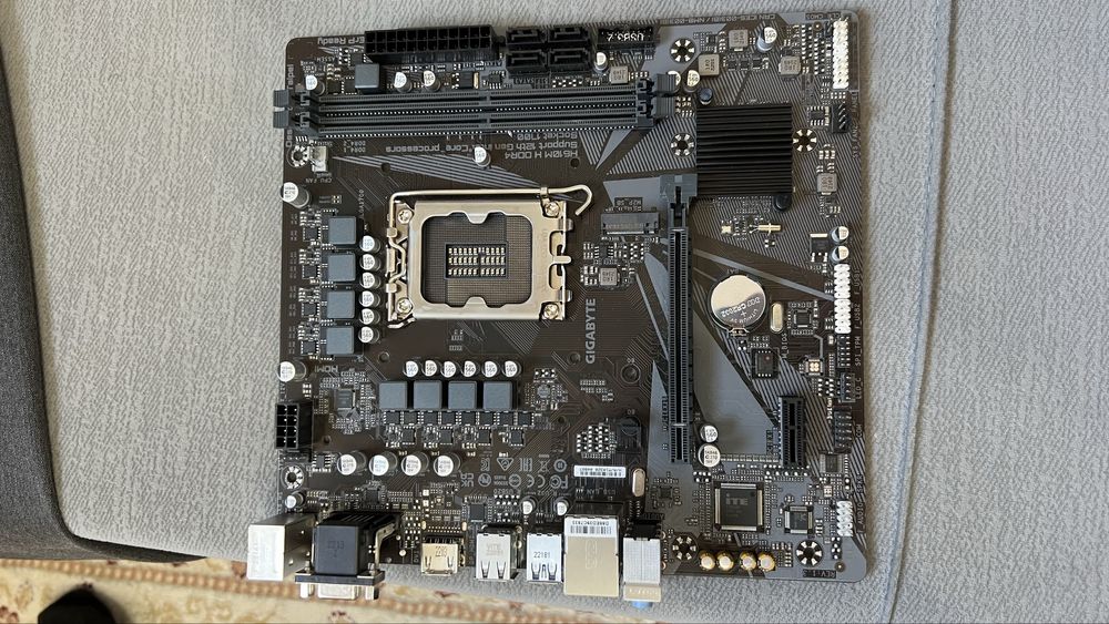Gygabyte h610m h ddr4 продается все работает