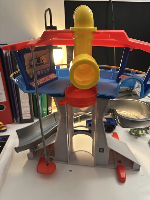 Vand set patrula catelusilor turnul de control plus 13 extra figurine