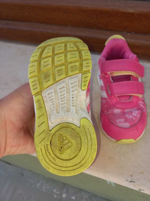 Маратонки адидас за момиче 23н
