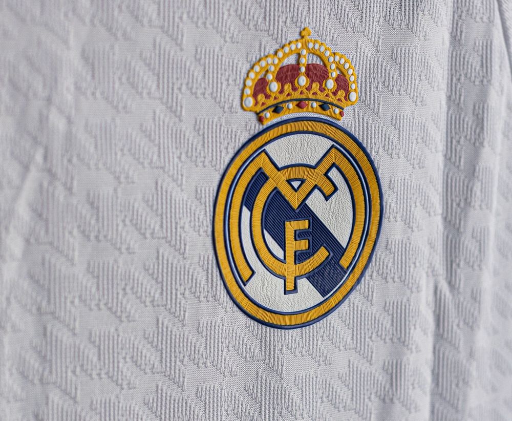 Tricou Oficial Real Madrid 2024/2025 – Kylian Mbappé (Players Version)
