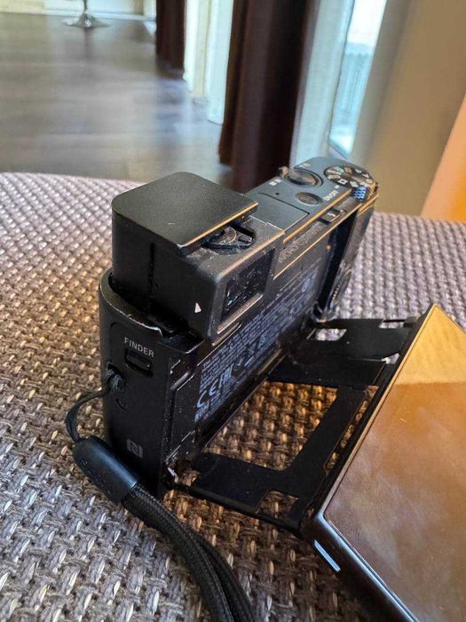 Продавам Sony RX100 III - компактна камера с професионални възможности