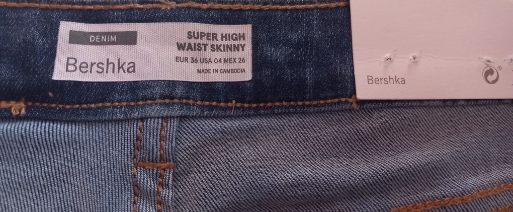 Bershka Skinny Fit Дънки
