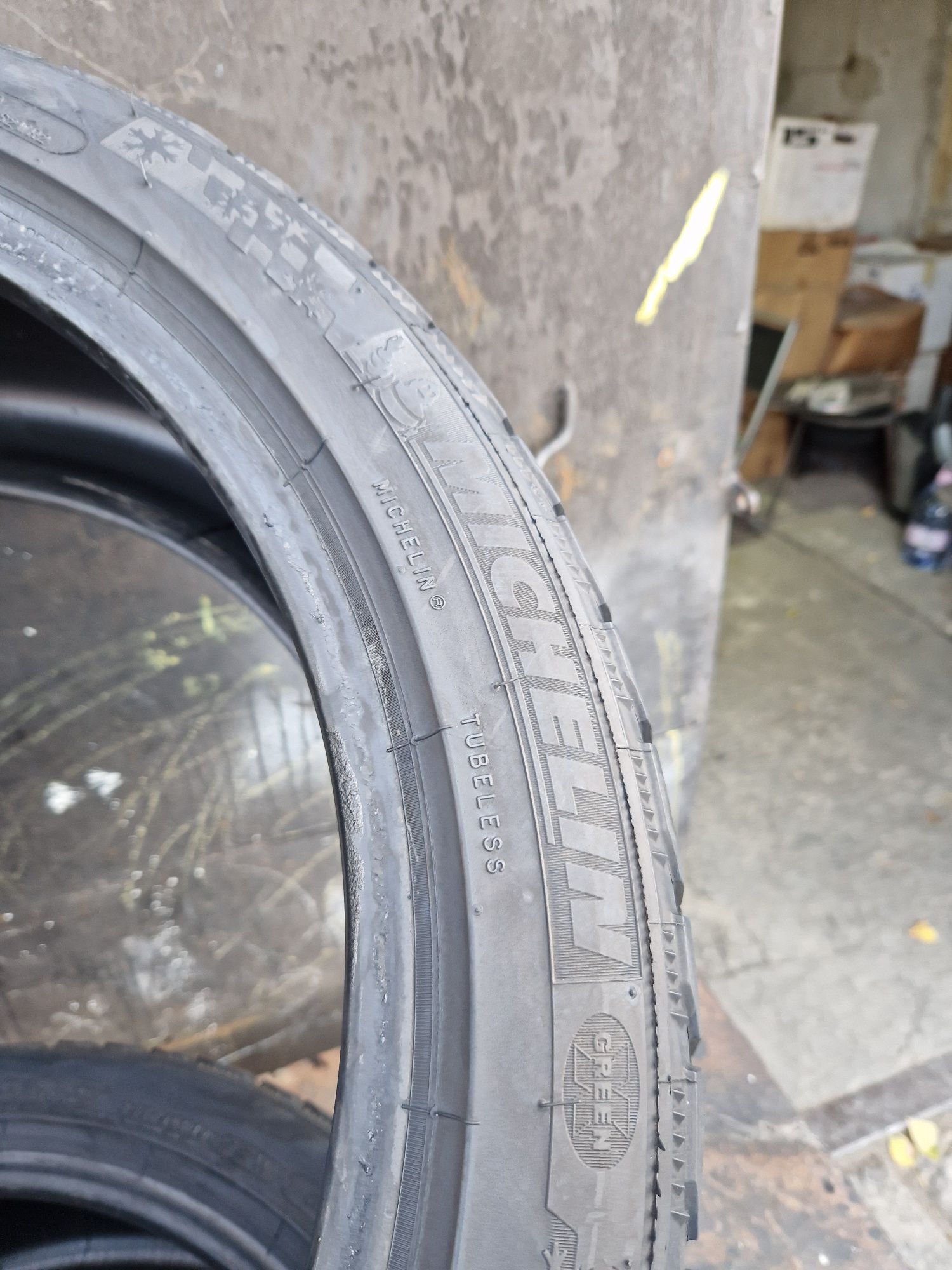 2 Anvelope Michelin 235 40 R19 M+S