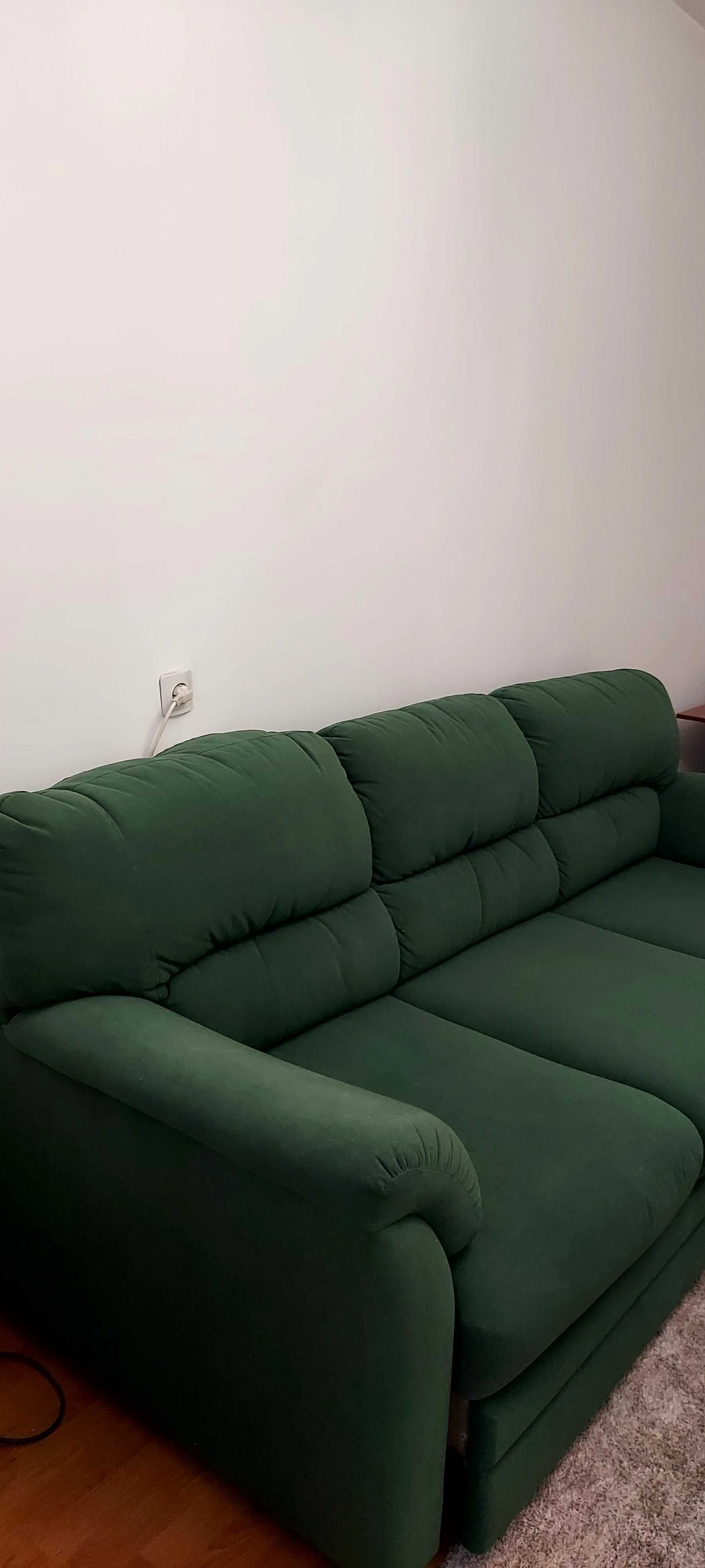 Почти новый диван