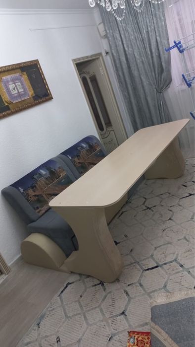 Диван стол жаксы куйде  усталган