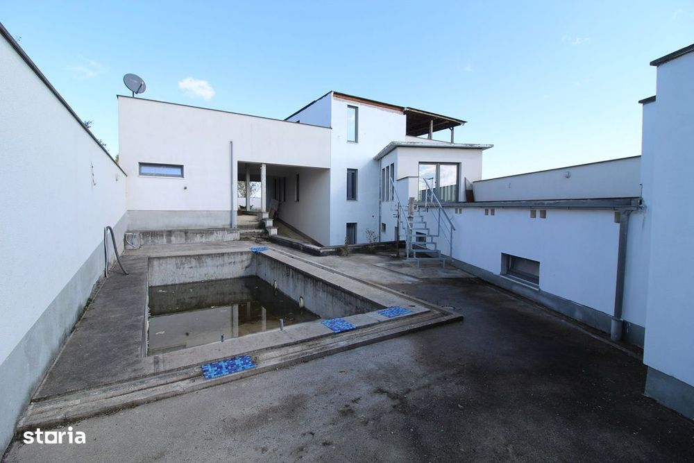 Vând casă D+P+1E în Hunedoara zona Peștișu Mare, teren 1846mp, garaj..