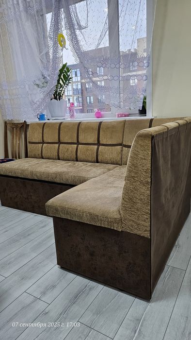 Продам угловой диван для кухни