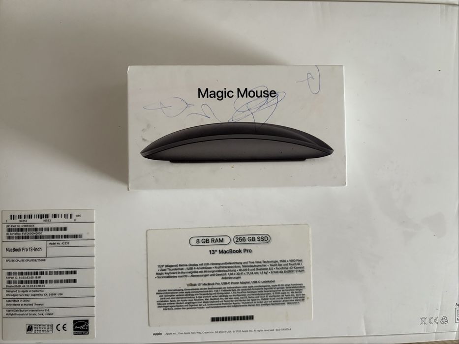 MacBook Pro 13 inch, M1, 2020 cu mouse