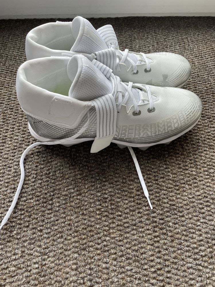Under Armour бутонки (47 размер) почти нови.