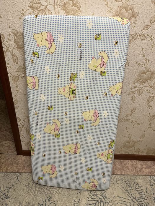 Отдам матрас на кроватку манеж 60*120