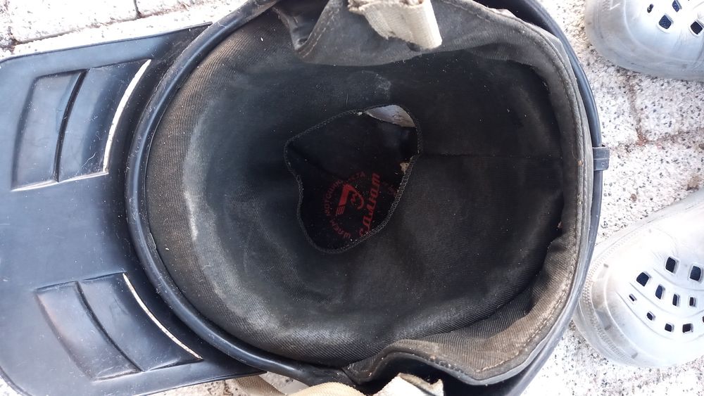 Продавам моторни каски